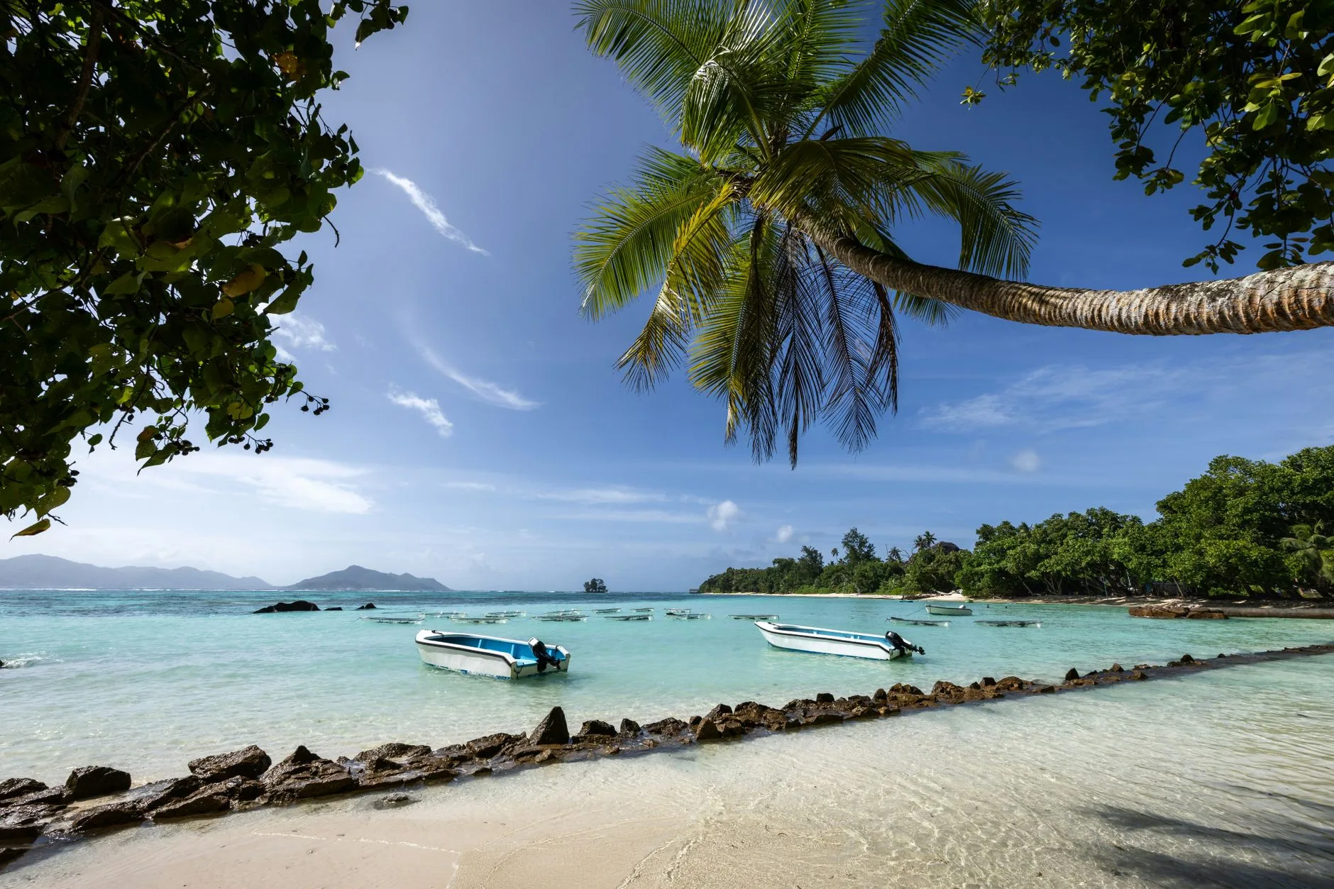Dormir à Praslin ou La Digue : l’hébergement change tout